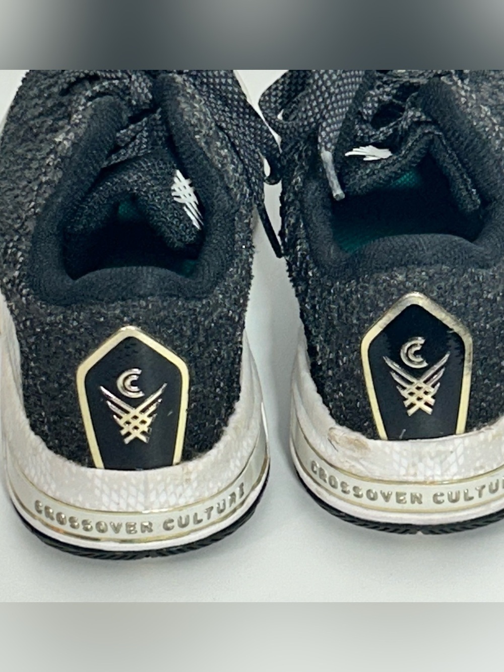 Youth Black Knit Lace-Up Sneakers with White Sole Gold Detailing Unisex Size 5 - Picture 5 of 10